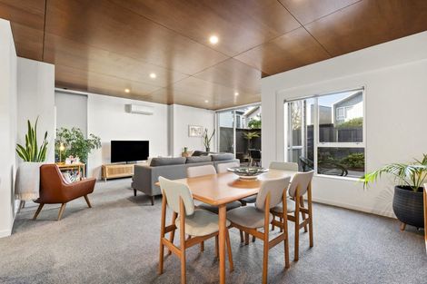 Photo of property in 1/3 Severn Street, Island Bay, Wellington, 6023