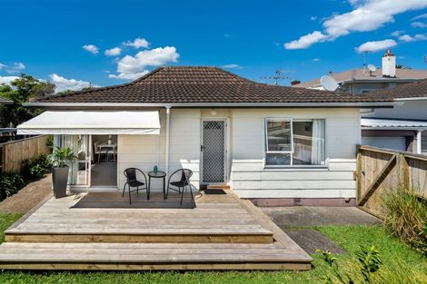 Photo of property in 3/68 Lake Road, Narrow Neck, Auckland, 0624