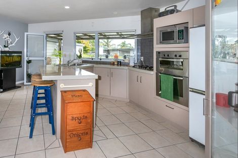 Photo of property in 13 Willow Grove, Tairua, 3508
