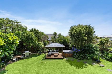 Photo of property in 5 Higham Ferrers Place, Red Beach, 0932