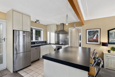 Photo of property in 389 Wairau Road, Totara Vale, Auckland, 0629