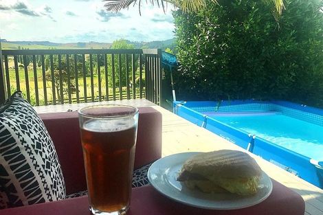 Photo of property in 28 Matakohe Road East, Matakohe, 0593