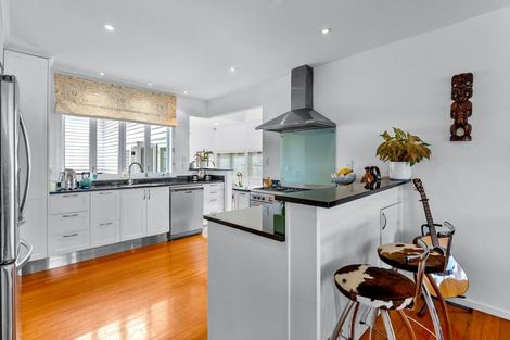 Photo of property in 15 Seaview Road, Castor Bay, Auckland, 0620
