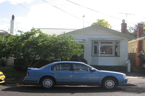 Photo of property in 15 Duders Avenue, Devonport, Auckland, 0624