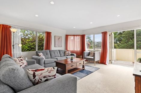 Photo of property in 8 Greenleaf Way, Northcross, Auckland, 0630