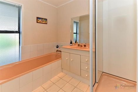 Photo of property in 2 Evanda Crescent, Conifer Grove, Takanini, 2112