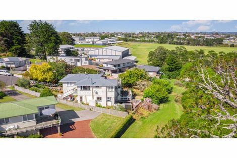 Photo of property in 7 Celsmere Lane, Te Atatu Peninsula, Auckland, 0610