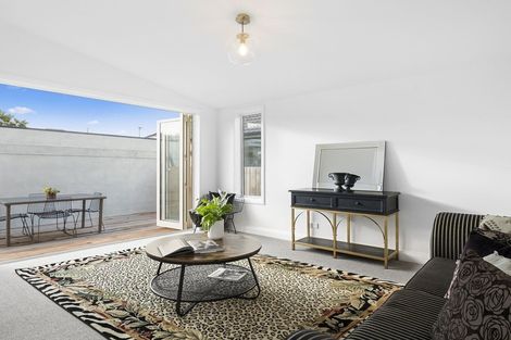 Photo of property in 7 West Avenue, Saint Clair, Dunedin, 9012