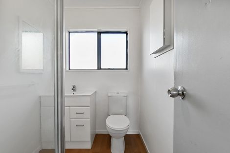 Photo of property in 2/35 Secretariat Place, Randwick Park, Auckland, 2105