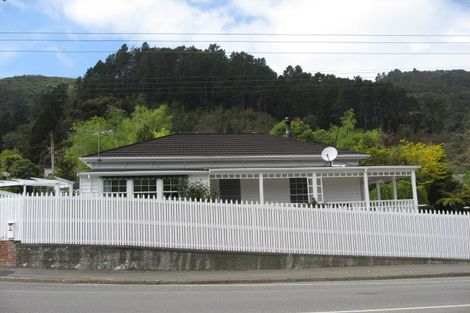 Photo of property in 82 Waikawa Road, Picton, 7220