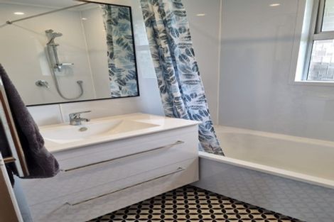 Photo of property in 38 Cowling Road, Hurdon, New Plymouth, 4310