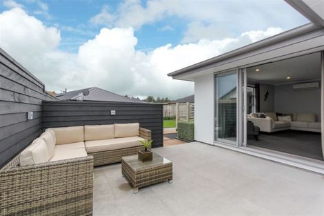 Photo of property in 4 Pebble Beach Court, Waiwhakaiho, New Plymouth, 4312