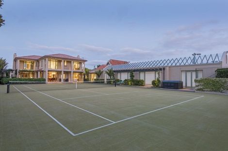 Photo of property in 11 Maungakiekie Avenue, Greenlane, Auckland, 1051