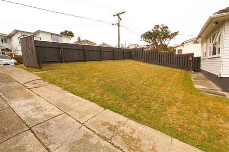 Photo of property in 31 Turville Crescent, Newlands, Wellington, 6037