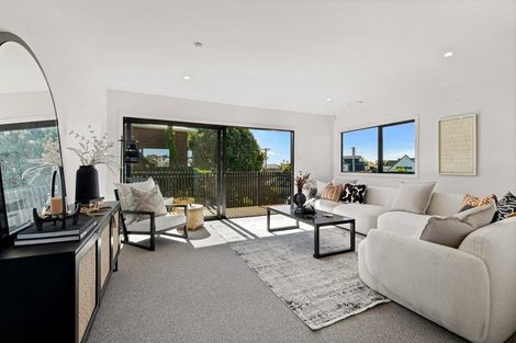 Photo of property in 2/1 Omana Road, Milford, Auckland, 0620