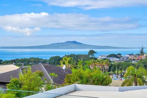 Photo of property in 2/19a Seaview Road, Castor Bay, Auckland, 0620