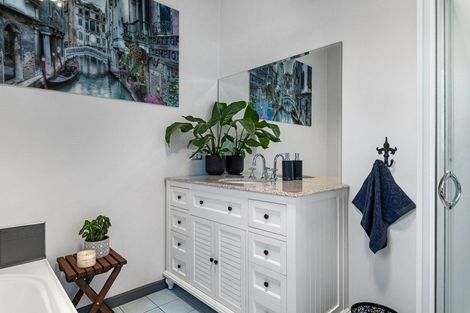 Photo of property in 102 Somerfield Street, Somerfield, Christchurch, 8024