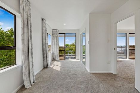 Photo of property in 35 Parr Terrace, Castor Bay, Auckland, 0620