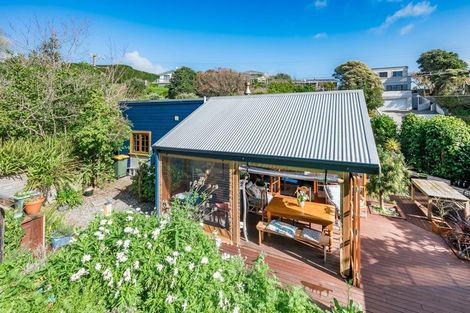 Photo of property in 5 Flaxmere Street, Waikanae Beach, Waikanae, 5036