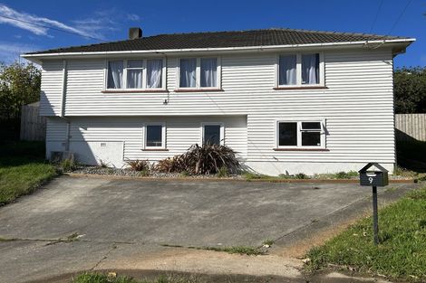 Photo of property in 9 Berkshire Grove, Cannons Creek, Porirua, 5024