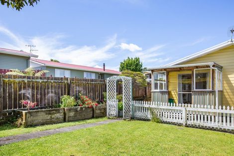 Photo of property in 69 Gloaming Hill, Titahi Bay, Porirua, 5022