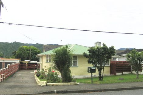 Photo of property in 5 Hillside Drive, Maoribank, Upper Hutt, 5018