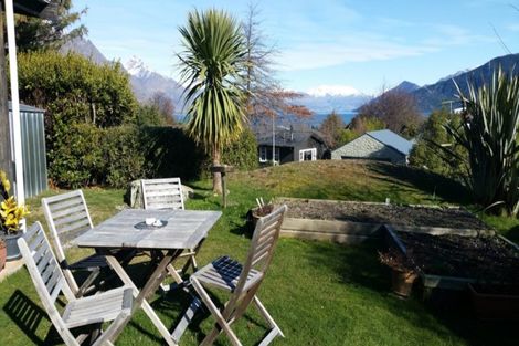 Photo of property in 2 Cypress Court, Kelvin Heights, Queenstown, 9300