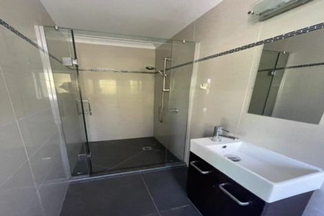 Photo of property in 30 Namsan Close, Fairview Heights, Auckland, 0632