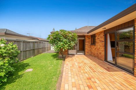 Photo of property in 1/131 Centreway Road, Orewa, 0931