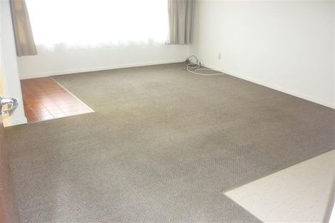 Photo of property in 3/2 Longbill Place, Glendene, Auckland, 0602