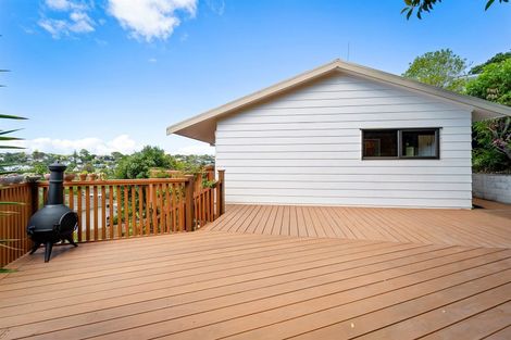 Photo of property in 2/18 Clensmore Place, Torbay, Auckland, 0630