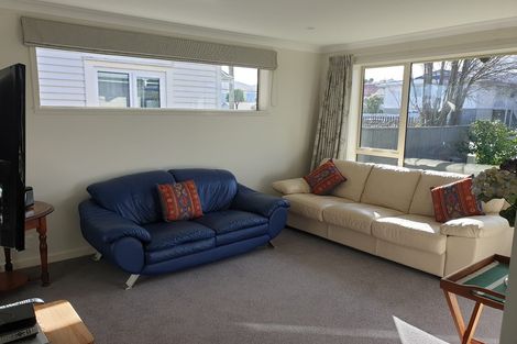 Photo of property in 8 Saulbrey Grove, Woburn, Lower Hutt, 5010