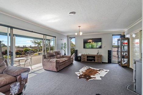 Photo of property in 2 Emlyn Place, Avondale, Christchurch, 8061