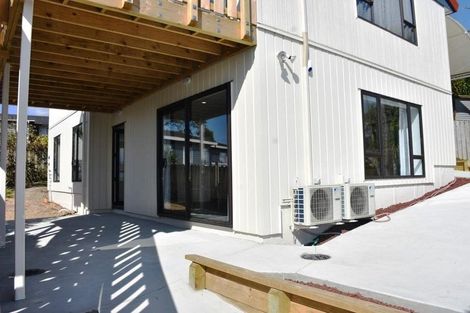 Photo of property in 2b Grenadine Place, Unsworth Heights, Auckland, 0632