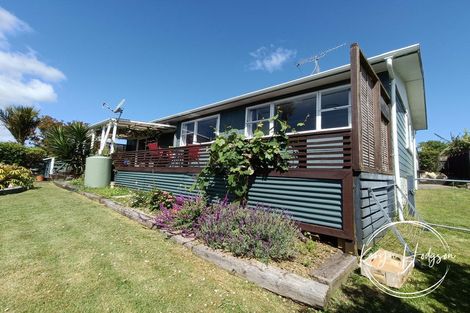 Photo of property in 9 Whaka Street, Maungaturoto, 0520