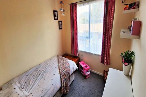 Photo of property in 3 Fenchurch Grove, Stokes Valley, Lower Hutt, 5019