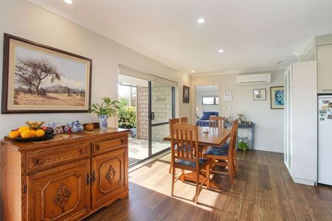 Photo of property in 7 Vela Place, Clarks Beach, 2122