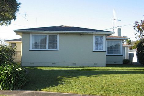 Photo of property in 12 Lowestoft Place, West End, Palmerston North, 4412