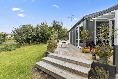 Photo of property in 22 Holben Parade, Foxton Beach, Foxton, 4815