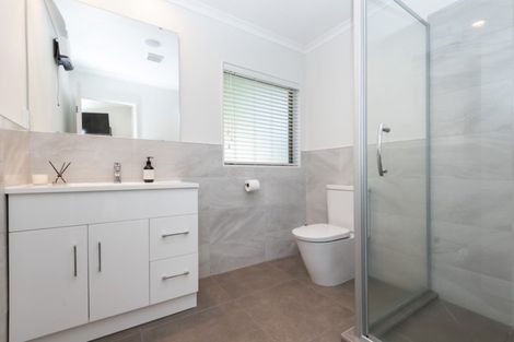 Photo of property in 35 John Brooke Crescent, East Tamaki Heights, Auckland, 2016