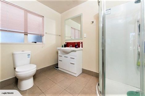 Photo of property in 1/49 Sungrove Rise, Sunnyvale, Auckland, 0612