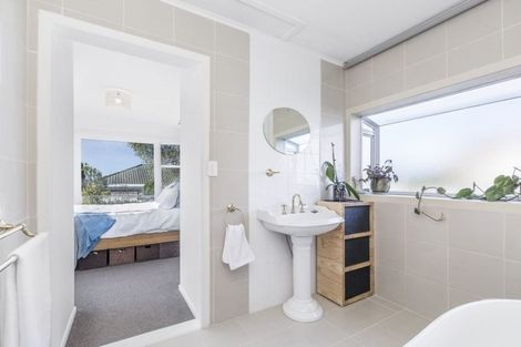 Photo of property in 764 Whangaparaoa Road, Manly, Whangaparaoa, 0930