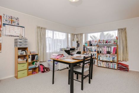 Photo of property in 27 Tirohunga Drive, Henderson, Auckland, 0612