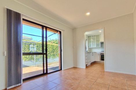 Photo of property in 2/11 Taharoto Road, Takapuna, Auckland, 0622