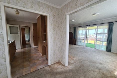 Photo of property in 12 Hickey Place, Opunake, 4616