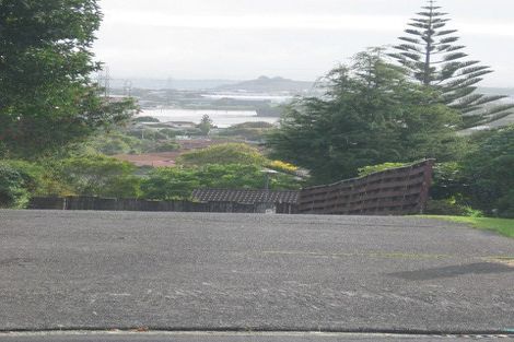 Photo of property in 23 Te Anau Place, Pakuranga Heights, Auckland, 2010