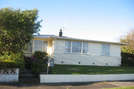 Photo of property in 4 Lowestoft Place, West End, Palmerston North, 4412