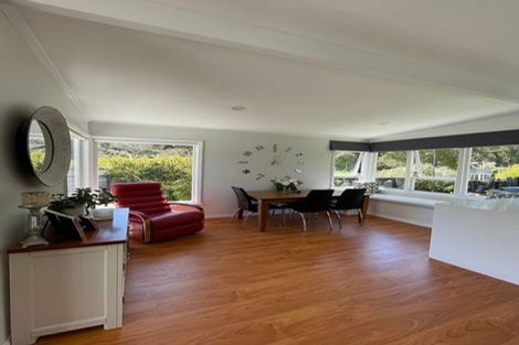 Photo of property in 6 Fendalton Crescent, Pinehaven, Upper Hutt, 5019