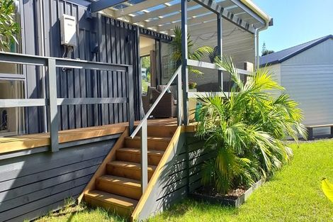 Photo of property in 2 Meenas Place, Cable Bay, 0420