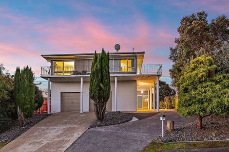 Photo of property in 17 Cyclarama Crescent, Massey, Auckland, 0614